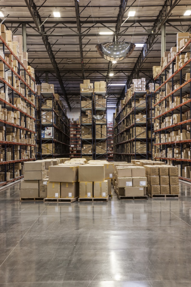 Entrepôt logistique